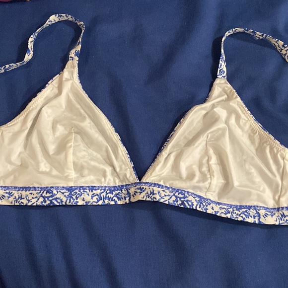 Triangle Bra - Picture 2 of 7